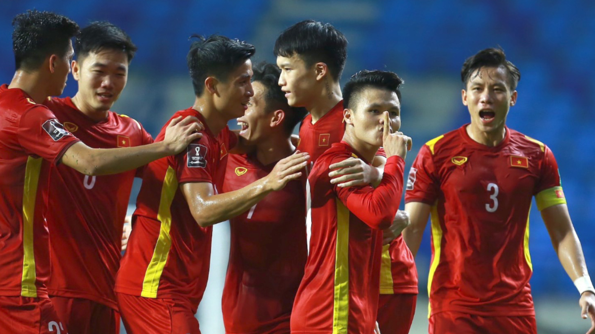Các thành viên của đội tuyển Việt Nam đã nghĩ ra ý tưởng mới lạ để tiếp tục chơi bóng và luyện tập trong thời gian cách ly.  