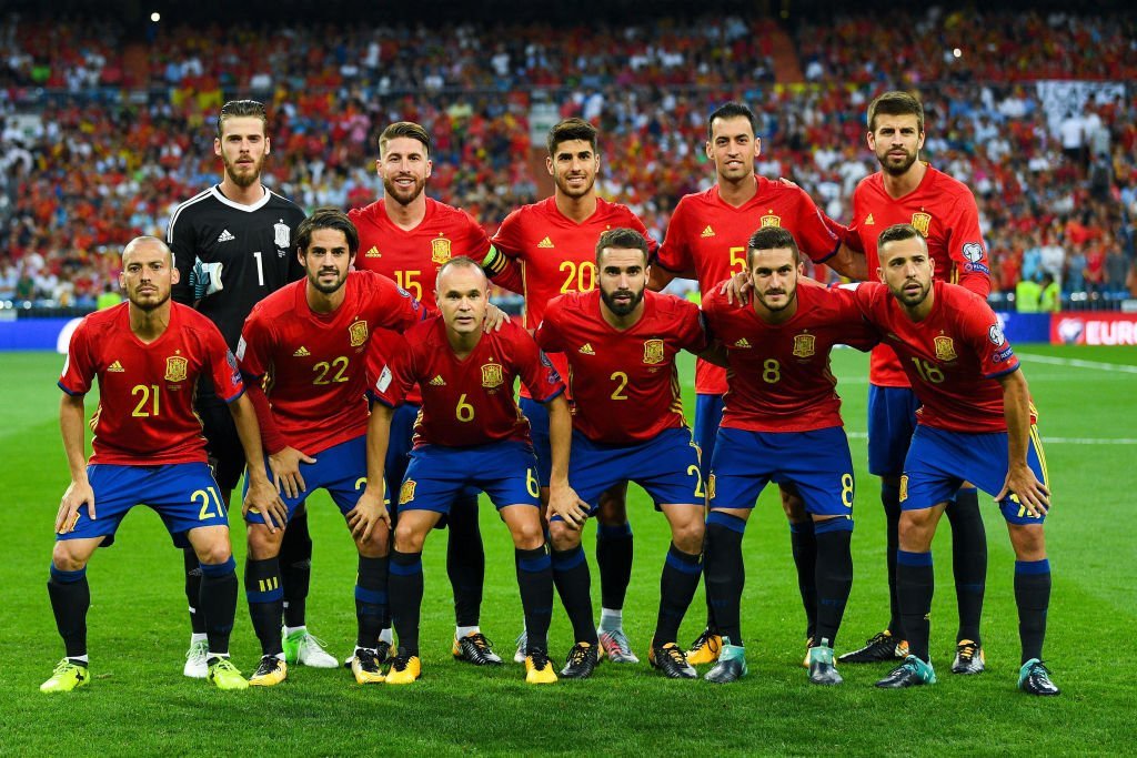 Tây Ban Nha chủ động dâng cao đội hình